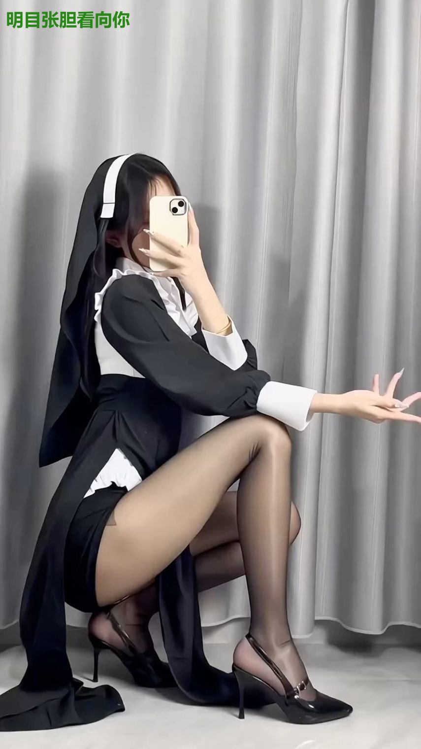 明目张胆看向你