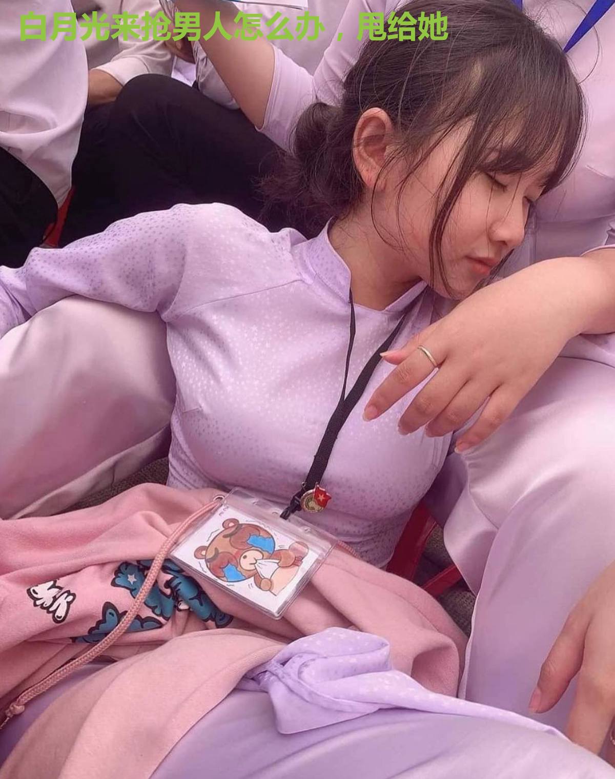 白月光来抢男人怎么办,甩给她