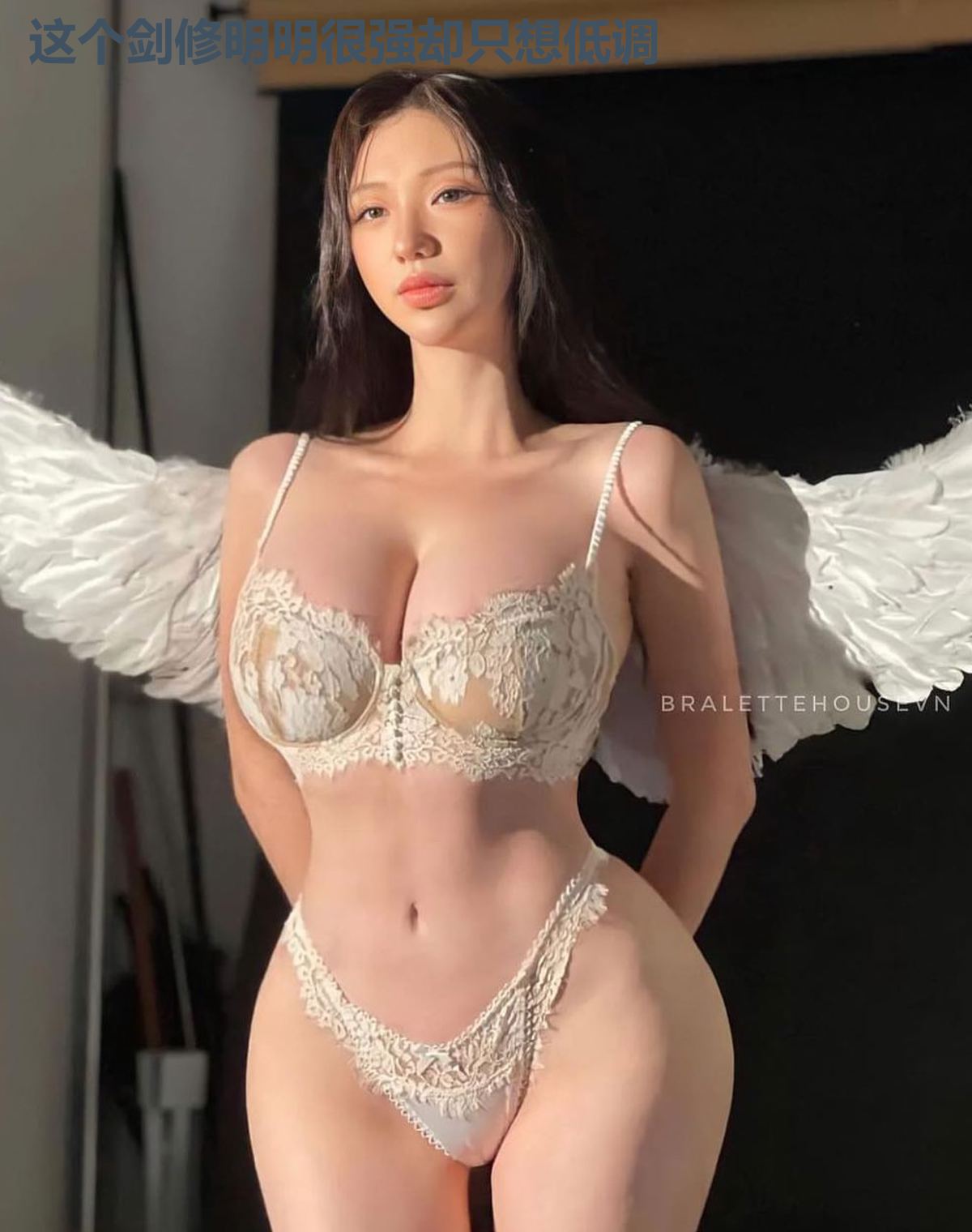 这个剑修明明很强却只想低调